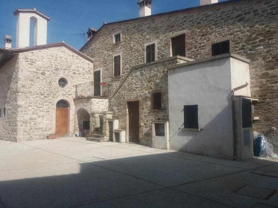 Ospitaci Appartamenti Giove Valtopina Δωμάτιο φωτογραφία