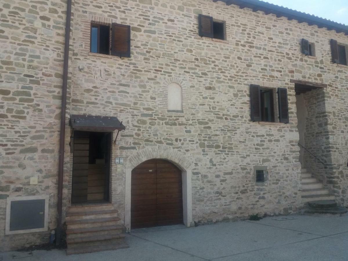 Ospitaci Appartamenti Giove Valtopina Εξωτερικό φωτογραφία